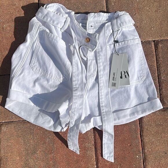Zara Size 6 BRAND NEW - High Waisted White Jean Shorts - Picture 1 of 4